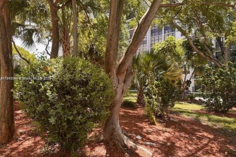 Купить кондоминиум в Санни-Айлс-Бич, Флорида 1 спальня, 71.26м2, № 1965968 - фото 23