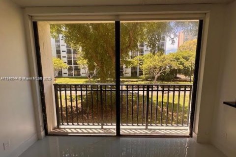 Купить кондоминиум в Санни-Айлс-Бич, Флорида 1 спальня, 71.26м2, № 1965968 - фото 20