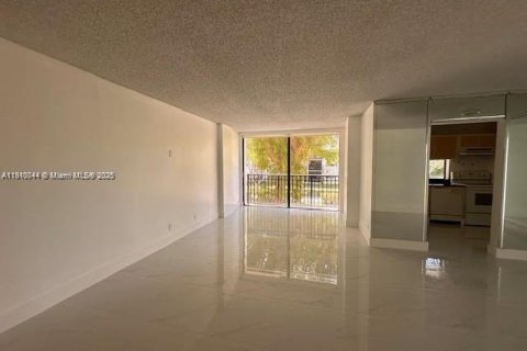 Купить кондоминиум в Санни-Айлс-Бич, Флорида 1 спальня, 71.26м2, № 1965968 - фото 3