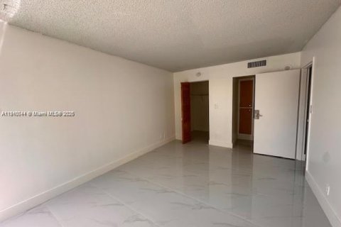 Купить кондоминиум в Санни-Айлс-Бич, Флорида 1 спальня, 71.26м2, № 1965968 - фото 12