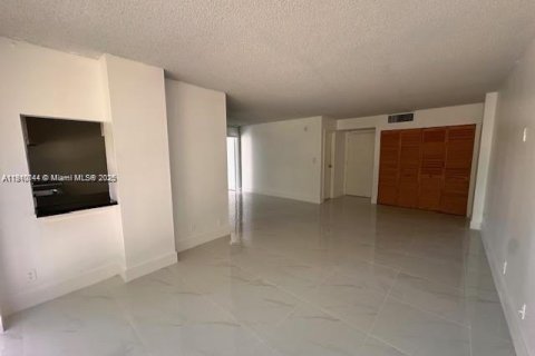 Купить кондоминиум в Санни-Айлс-Бич, Флорида 1 спальня, 71.26м2, № 1965968 - фото 7