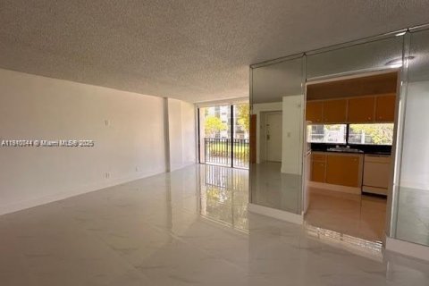 Купить кондоминиум в Санни-Айлс-Бич, Флорида 1 спальня, 71.26м2, № 1965968 - фото 4