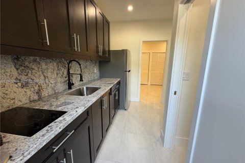 Propiedad comercial en Cutler Bay, Florida 1 dormitorio, 104.52 m2 № 2026499