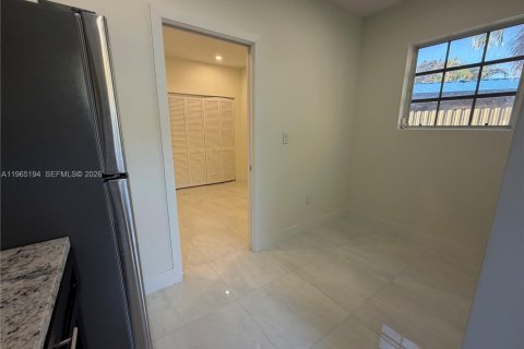 Propiedad comercial en alquiler en Cutler Bay, Florida, 1 dormitorio, 104.52 m2 № 2026499 - foto 3