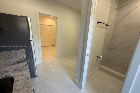 Propiedad comercial en alquiler en Cutler Bay, Florida, 1 dormitorio, 104.52 m2 № 2026499 - foto 2
