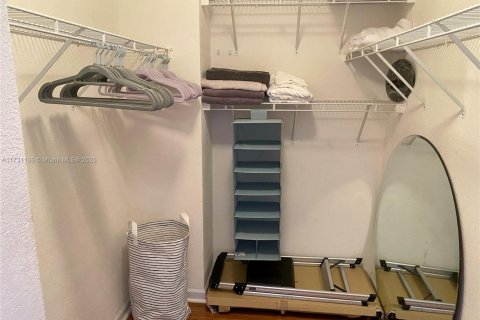 Condo in Hollywood, Florida, 1 bedroom  № 1926250 - photo 13