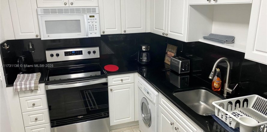 Condo in Hollywood, Florida, 1 bedroom № 1926250