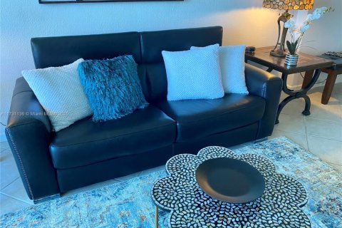Condo in Hollywood, Florida, 1 bedroom  № 1926250 - photo 30
