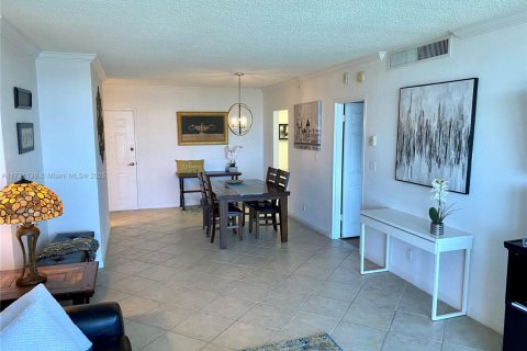Condo in Hollywood, Florida, 1 bedroom  № 1926250 - photo 7