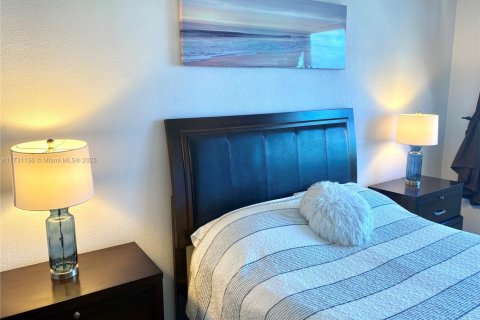 Condo in Hollywood, Florida, 1 bedroom  № 1926250 - photo 19