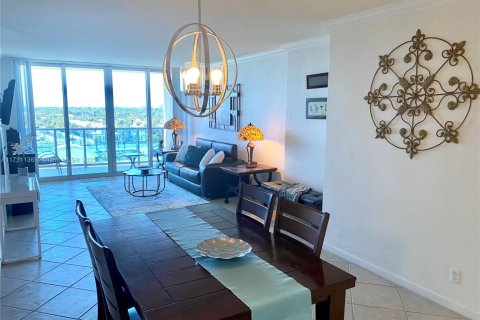 Condo in Hollywood, Florida, 1 bedroom  № 1926250 - photo 23