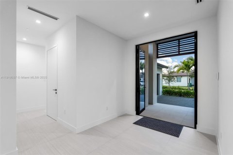 Casa en venta en Cutler Bay, Florida, 5 dormitorios, 299.7 m2 № 1975108 - foto 6
