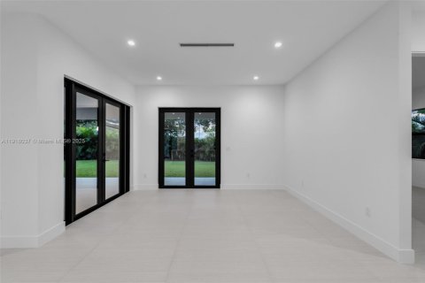 Casa en venta en Cutler Bay, Florida, 5 dormitorios, 299.7 m2 № 1975108 - foto 15