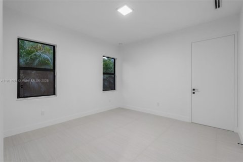 Casa en venta en Cutler Bay, Florida, 5 dormitorios, 299.7 m2 № 1975108 - foto 21