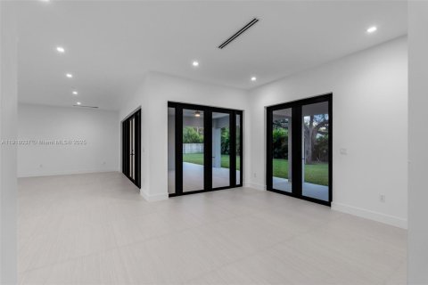 Casa en venta en Cutler Bay, Florida, 5 dormitorios, 299.7 m2 № 1975108 - foto 14