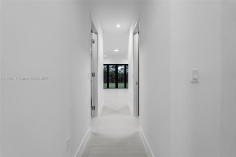 Casa en venta en Cutler Bay, Florida, 5 dormitorios, 299.7 m2 № 1975108 - foto 27