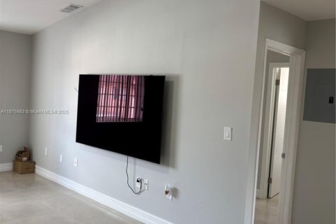 Copropriété à louer à Hialeah, Floride: 2 chambres, 89.19 m2 № 1945328 - photo 5