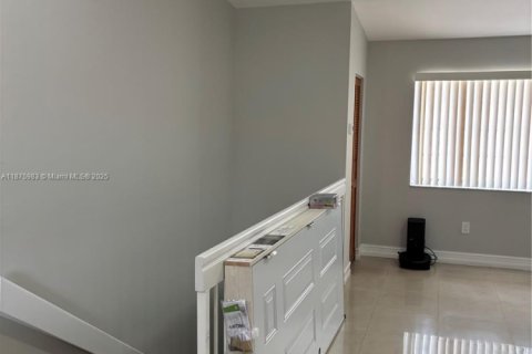 Copropriété à louer à Hialeah, Floride: 2 chambres, 89.19 m2 № 1945328 - photo 4