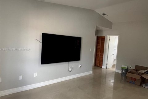 Copropriété à louer à Hialeah, Floride: 2 chambres, 89.19 m2 № 1945328 - photo 6