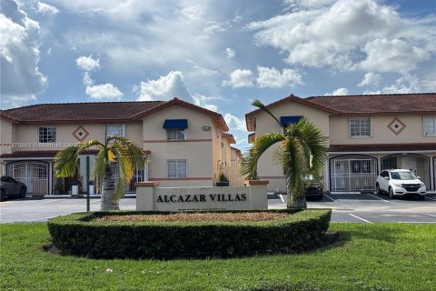 Copropriété à louer à Hialeah, Floride: 2 chambres, 89.19 m2 № 1945328 - photo 1