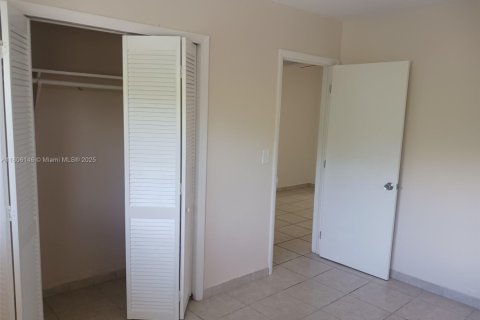Condo in North Miami, Florida, 1 bedroom  № 1978951 - photo 8