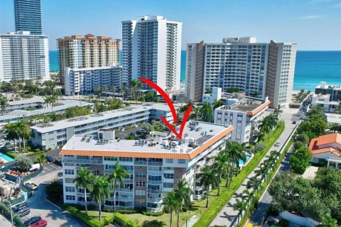 Condo in Hallandale Beach, Florida, 1 bedroom  № 2256110