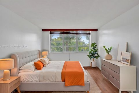 Condo in Hallandale Beach, Florida, 1 bedroom № 2256110 - photo 23