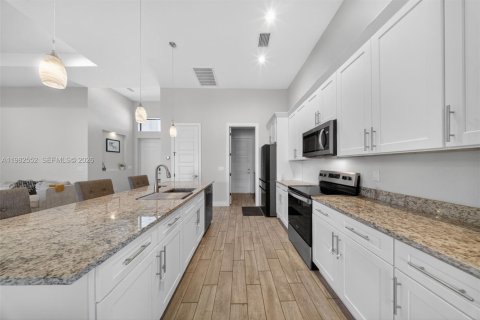 Casa en venta en Cape Coral, Florida, 4 dormitorios, 186.73 m2 № 2049674 - foto 15