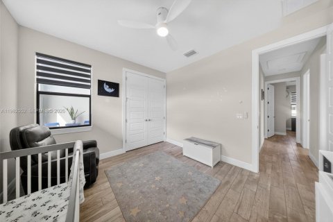 Casa en venta en Cape Coral, Florida, 4 dormitorios, 186.73 m2 № 2049674 - foto 19