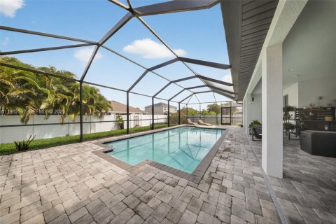 Casa en venta en Cape Coral, Florida, 4 dormitorios, 186.73 m2 № 2049674 - foto 30