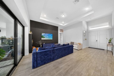 Casa en venta en Cape Coral, Florida, 4 dormitorios, 186.73 m2 № 2049674 - foto 4