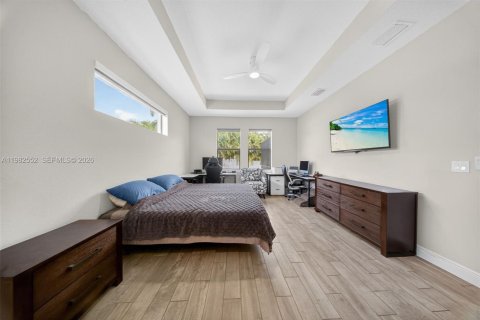 Casa en venta en Cape Coral, Florida, 4 dormitorios, 186.73 m2 № 2049674 - foto 10