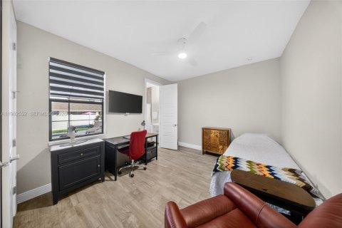 Casa en venta en Cape Coral, Florida, 4 dormitorios, 186.73 m2 № 2049674 - foto 16