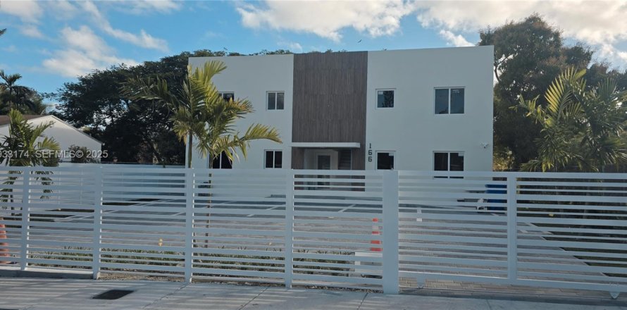 Casa en Miami, Florida 2 dormitorios, 78.97 m2 № 1991254