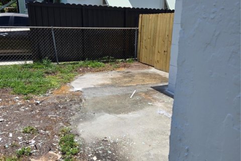 Commercial property in Miami, Florida 130.99 sq.m. № 2026469 - photo 11