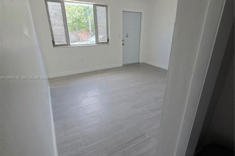 Commercial property in Miami, Florida 130.99 sq.m. № 2026469 - photo 10