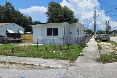 Commercial property in Miami, Florida 130.99 sq.m. № 2026469 - photo 2