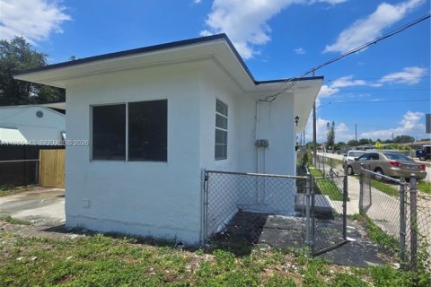 Commercial property in Miami, Florida 130.99 sq.m. № 2026469 - photo 18