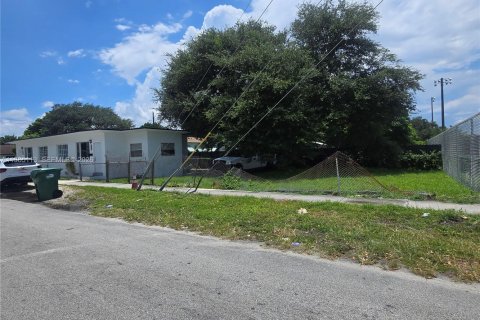 Commercial property in Miami, Florida 130.99 sq.m. № 2026469 - photo 7