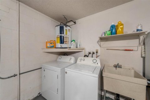 House in New Port Richey, Florida 2 bedrooms, 135.45 sq.m. № 1847107 - photo 26