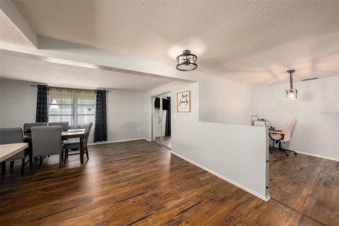 House in New Port Richey, Florida 2 bedrooms, 135.45 sq.m. № 1847107 - photo 11
