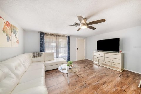 House in New Port Richey, Florida 2 bedrooms, 135.45 sq.m. № 1847107 - photo 4
