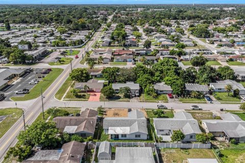 House in New Port Richey, Florida 2 bedrooms, 135.45 sq.m. № 1847107 - photo 27