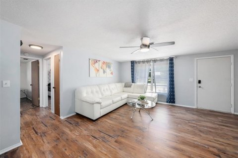 House in New Port Richey, Florida 2 bedrooms, 135.45 sq.m. № 1847107 - photo 7
