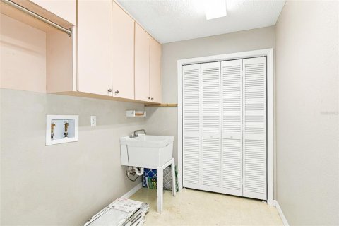 House in Spring Hill, Florida 3 bedrooms, 258.08 sq.m. № 2408596 - photo 17