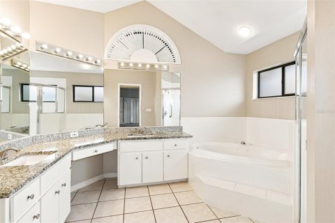 House in Spring Hill, Florida 3 bedrooms, 258.08 sq.m. № 2408596 - photo 11
