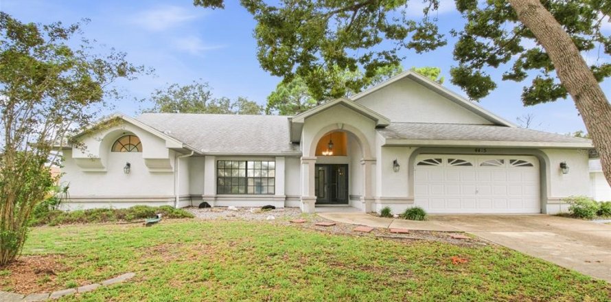House in Spring Hill, Florida 3 bedrooms, 258.08 sq.m. № 2408596