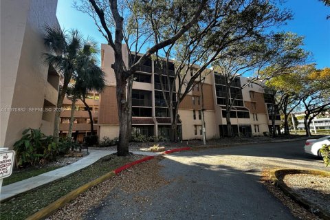 Condominio en venta en Plantation, Florida, 2 dormitorios, 77.48 m2 № 2031358 - foto 2