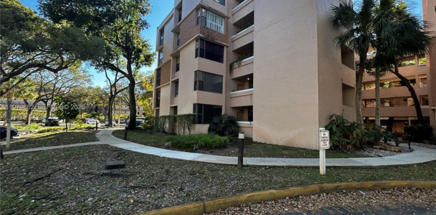 Condominio en Plantation, Florida, 2 dormitorios  № 2031358