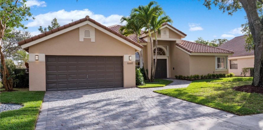 Villa ou maison à Parkland, Floride 4 chambres, 243.31 m2 № 1159827